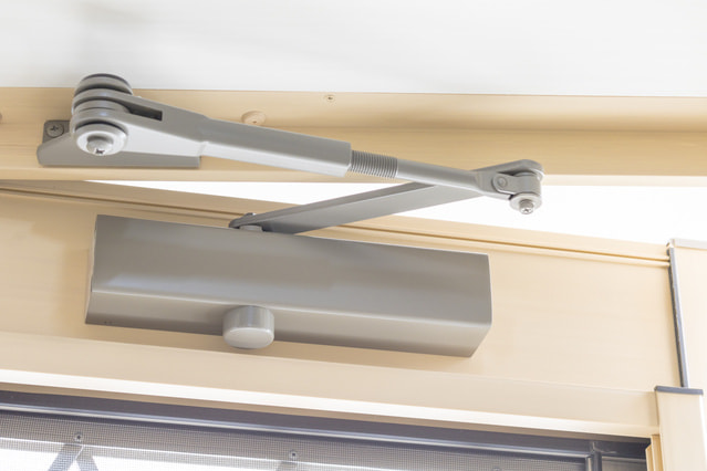 ドアクローザーの交換